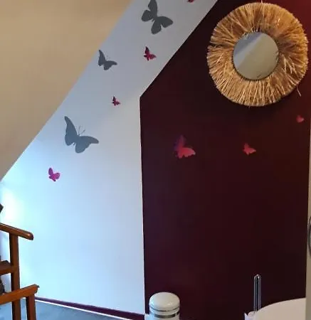 לינה וארוחת בוקר Le Suisse - Papillons